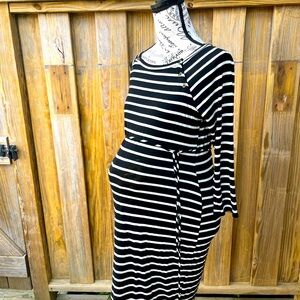 Motherhood Maternity Black & White Dress size small.